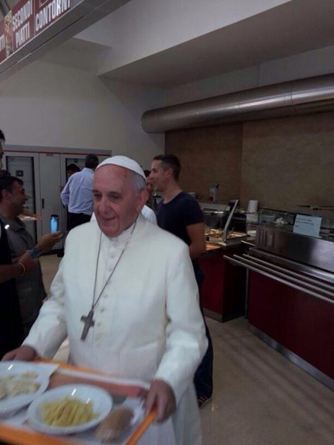 Foto Il Papa In Mensa Con I Dipendenti Del Vaticano Famiglia Cristiana