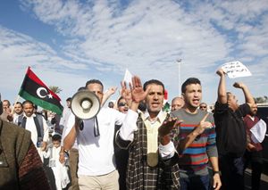 Le proteste contro le milizie a Tripoli, poi sfociate in un bagno di sangue (Reuters).