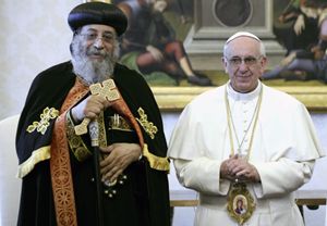 Tawadros II con papa Francesco (Reuters).