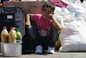 Un bambino siriano in un campo profughi in Turchia (foto Reuters).