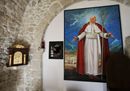 Le immagini del furto della reliquia di Papa Wojtyla