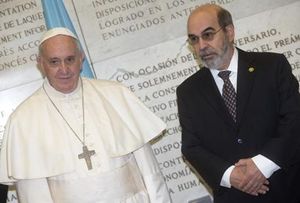 Il Papa con il Direttore generale della Fao, Jose Graziano da Silva. Foto Ansa. La foto in alto, invece, è dell'agenzia Reuters.