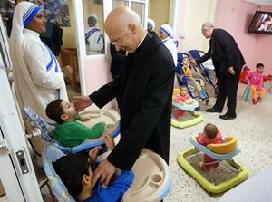 Il cardinale Angelo Bagnasco in visita a Gaza con la presidenza della Conferenza episcopale italiana (Cei). Foto di Andres Bergamini.