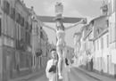 Don Camillo e il Cristo Parlante in processione per salvare Brescello dalle acque