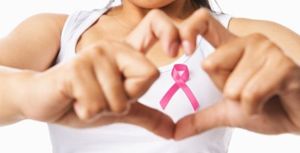 Un'immagine della "Campagna Nastro Rosa" della Lilt per la prevenzione e la sensibilizzazione del tumore al seno che l'associazione ha realizzato nell'ottobre scorso.