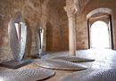 Le sculture di Arnaldo Pomodoro nei castelli di Federico II in Puglia