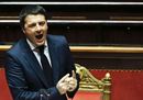 Sorrisi, mani in tasca, battute: il discorso di Renzi al Senato