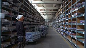 Lara all'interno della fabbrica
