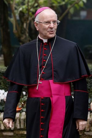 Monsignor Nunzio Galantino. Foto Ansa.