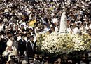 La Madonna di Fatima in processione