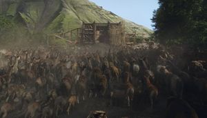 La corsa degli animali verso l'arca in "Noah". In alto: Russell Crowe è Noè.
