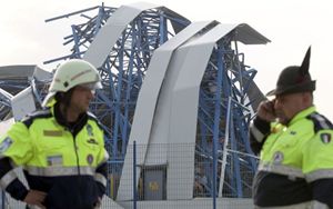 Emilia, il terremoto di due anni fa: un capannone industriale distrutto dalle scosse (Reuters).