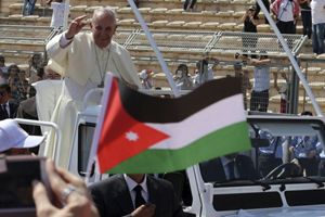 Papa Francesco in Giordania (Reuters).