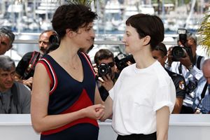 Alice e Alba Rohrwacher a Cannes. In alto: Alice.