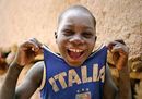 1.bambino mozambicano che tifa italia