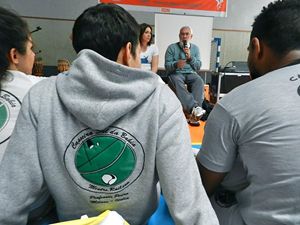 Mestre Itapoan durante una conferenza sulla capoeira. 