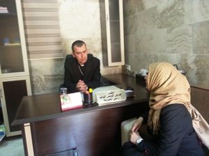 Monsignor Emil Shimoun Nona, arcivescovo caldeo di Mosul, nel suo ufficio provvisorio a Tall Kayf. Foto: Aiuto alla Chiesa che soffre. 