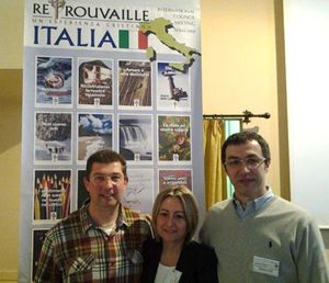 Da sinistra: don Maurizio Del Bue con Giulia e Simone Fatai; il team nazionale di Retrouvaille. ,
