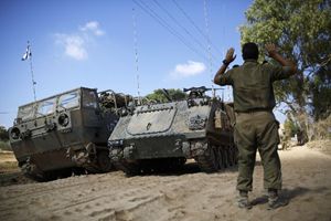 Un reparto corazzato dell'esercito israeliano (Reuters).