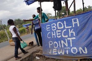 Un posto di controllo anti-ebola, durante l'infuriare dell'epidemia (foto di Nicola Berti).
