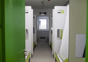 Una camerata con i letti (Foto: Michele Palazzi / Contrasto)