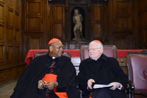 Il cardinale Onaiyekan con l'arcivescovo di Milano Angelo Scola in occasione dell'incontro con il clero ambrosiano