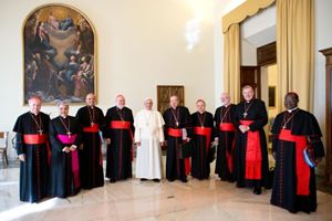 Papa Francesco con i cardinali del C9.