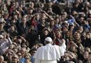 Pope Francis waves_01