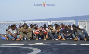 Migranti recuperati da una delle navi di Mare Nostrum (Reuters).