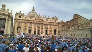 Roma, sabato 13 giugno: l'incontro degli scout con papa Francesco in piazza San Pietro. Foto tratta dal sito ufficiale dell'Agesci (come anche la prima, in alto, sopra il titolo).