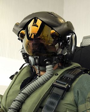Il casco per i piloti degli F-35: uno degli elementi finiti sotto accusa nelle analisi tecniche delle prestazioni del velivolo.