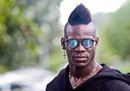 Balotelli: orecchini con brillanti, catene d'oro e fuoriserie, ma pochi gol