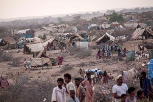 Uno dei tanti campi profughi nati in Yemen dall'inizio della guerra.