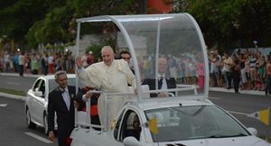 Cuba, sabato 19 settembre 2015: papa Francesco per le vie della principale isola dei Caraibi. Foto Ansa. 