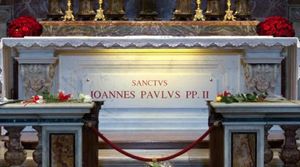 La tomba di Giovanni Paolo II nella basilica di San Pietro