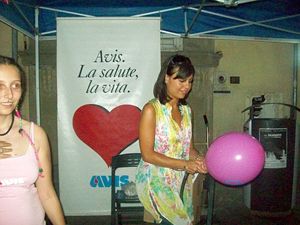 In questa foto e nelle copertine: Silvia Fanella, in primo piano o nel ruolo di volontaria dell'Avis.