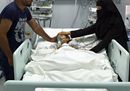 I genitori di Ofran la accudiscono subito dopo lintervento ok