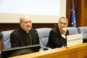 Da sinistra: il cardinale Gianfranco Ravasi e Mario Marazziti, presidente della Commissione Affari Sociali della Camera.