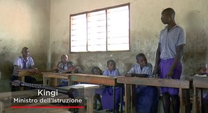 Una seduta del Parlamento dei Bambini. In copertina: Reuben Mapatano, che ha frequentato la Mkaomoto Primary School ed è stato membro del Parlamento dei Bambini.