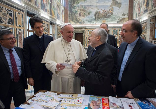 Papa Francesco, gli auguri non finiscono mai - Famiglia Cristiana