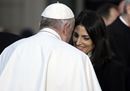 Le immagini del Papa in Piazza di Spagna: accolto dal cardinal Vallini e dalla sindaca Raggi
