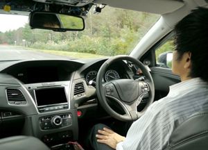 Uno dei test di guida autonoma della tedesca Bosch sulle strade giapponesi, dove la circolazione è a sinistra, come in Inghilterra.