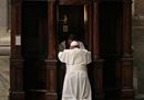 Pope Francis confesses04