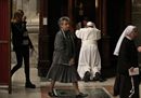 Pope Francis confesses_12