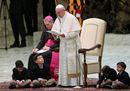 E il Papa parla in udienza attorniato dai bambini