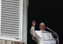 Pope Francis waves2