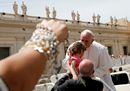 Pope Francis kisses10