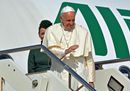 Il Papa in volo verso l'Armenia. Le immagini della partenza