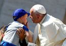Pope Francis kisses17