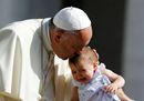 Pope Francis kisses23